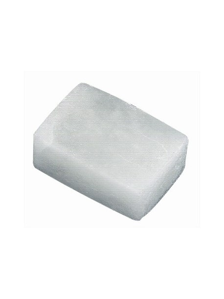 Pierre d'alun calme le feu du rasoir